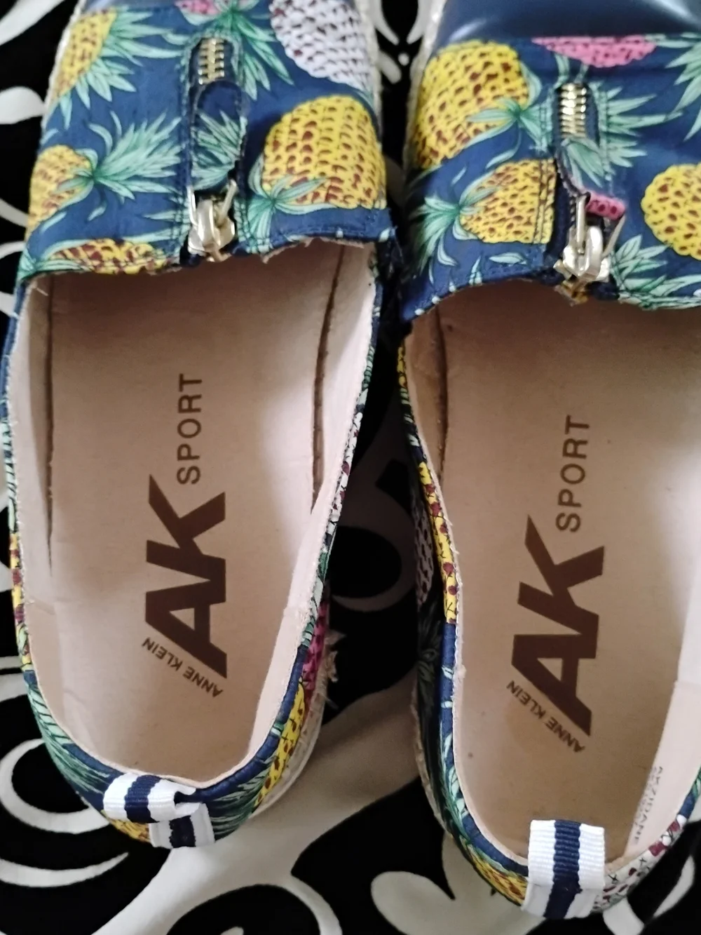 Anne Klein Akzetta (estilo alpargata /Pineapple Print Slip-On Espadrilles - Navy